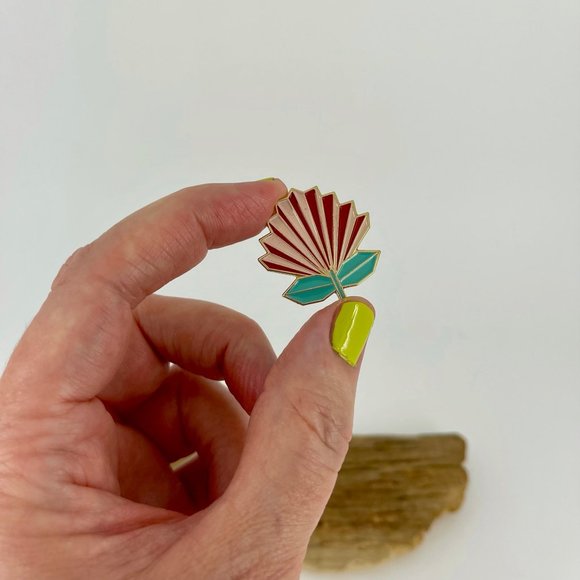 VINTAGE 🥝 NEW ZEALAND POHUTUKAWA FLOWER PIN 🌺 GEOMETRIC ORIGAMI STYLE . NWT - Picture 3 of 17